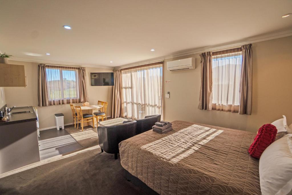 One Bedroom Suite Gallery 3