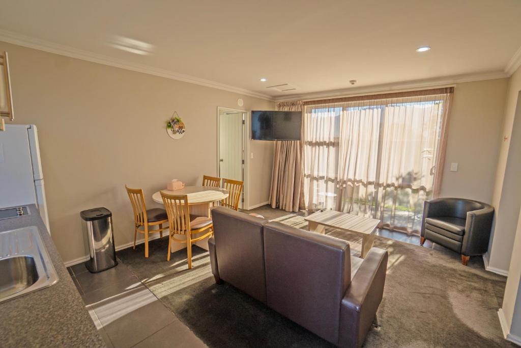 Two Bedroom Suite Gallery 2